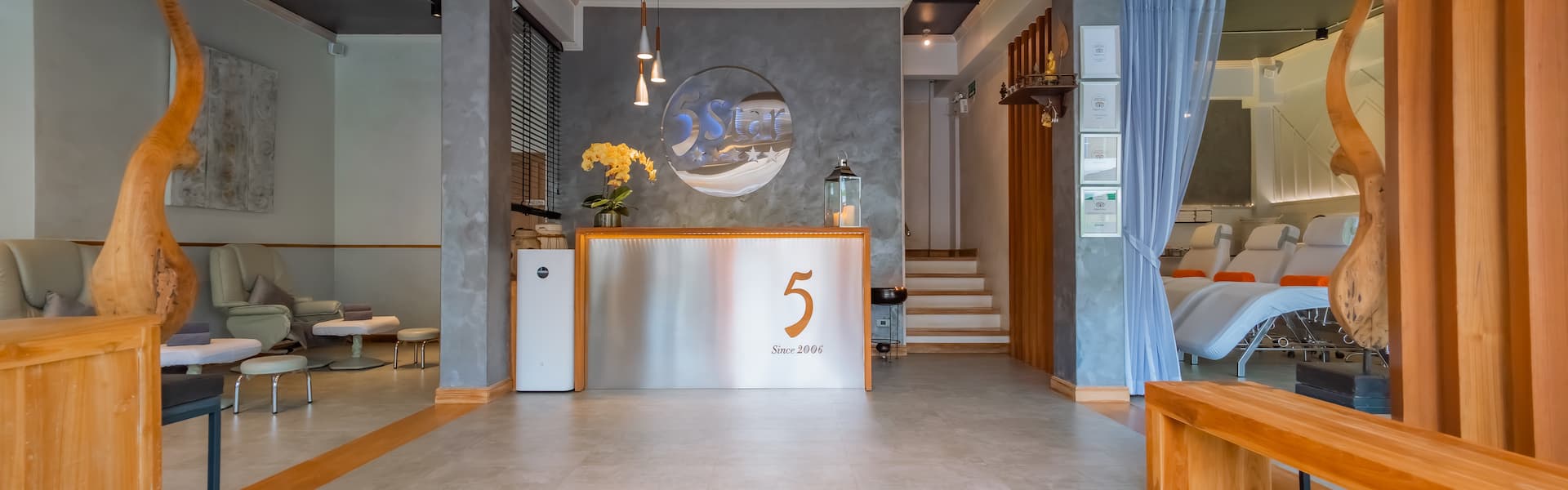 Entrence massage salon